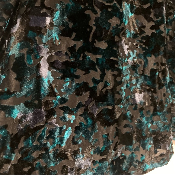 Velvet Camo Print Tee Shirt - Picture 2 of 14
